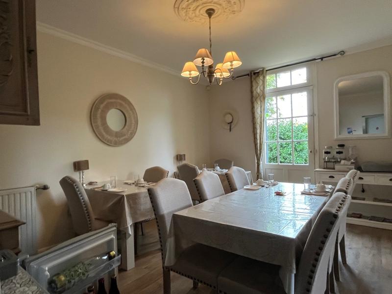 Maison ancienne - 432 m² - 15 pièces