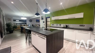 Maison - 230 m² - 5 pièces