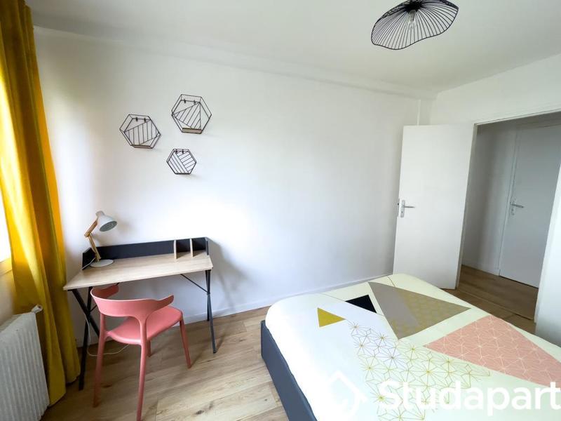 Chambre - 10 m² - 1 pièce