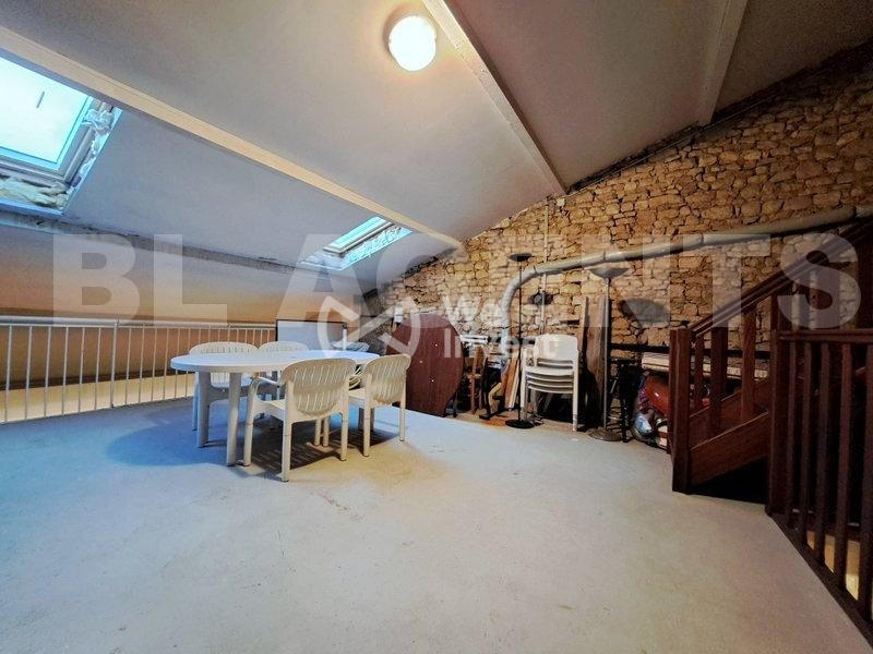 Maison - 300 m² - 7 pièces