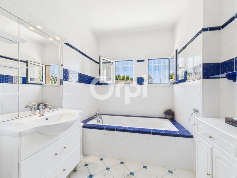 Villa - 253 m² - 6 pièces