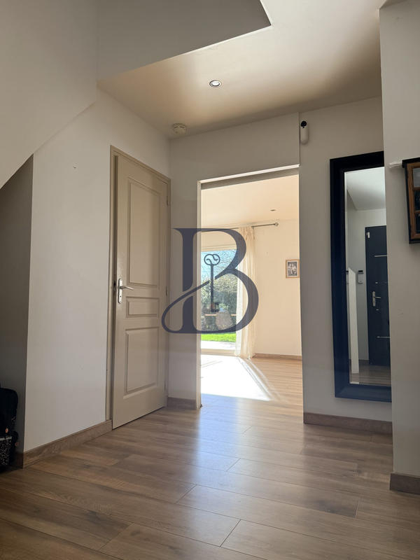 Maison - 172 m² - 9 pièces