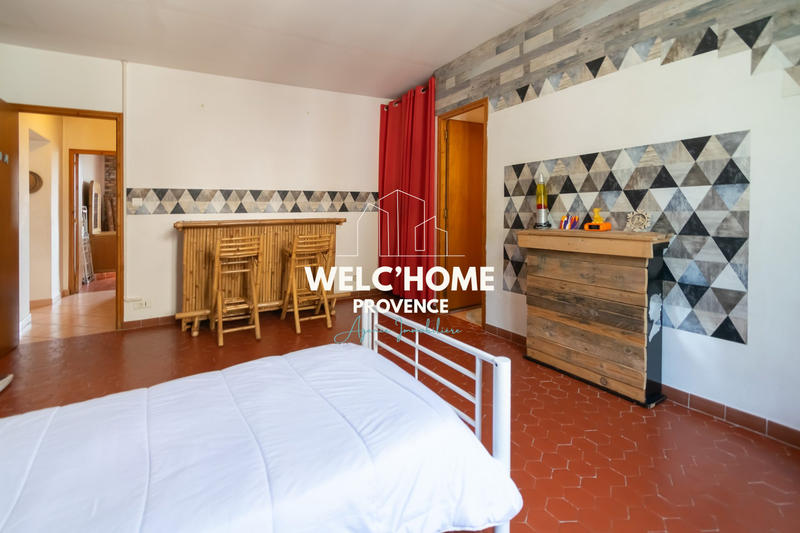 Maison - 210 m² - 8 pièces