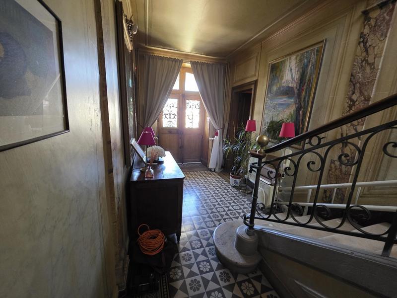 Maison - 303 m² - 7 pièces