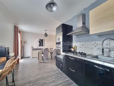 Maison traditionnelle - 98 m² - 4 pièces