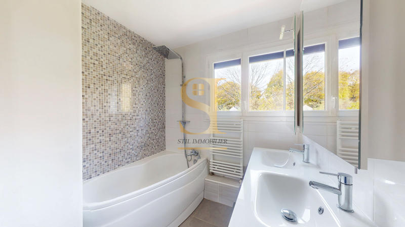 Maison - 108 m² - 6 pièces