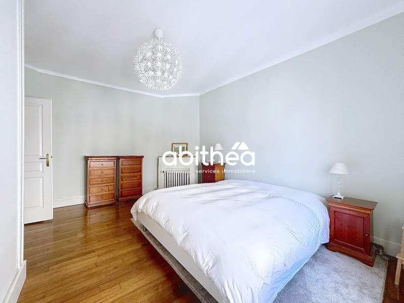 Maison - 318 m² - 8 pièces