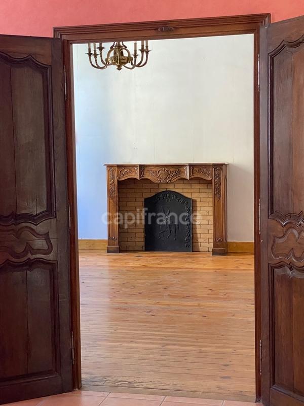 Maison - 265 m² - 10 pièces