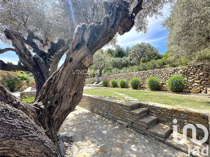 Maison - 221 m² - 7 pièces