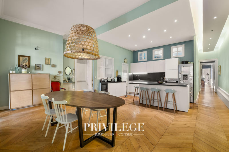 Appartement - 150 m² - 6 pièces