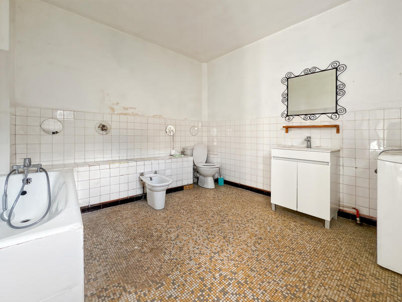 Maison - 239 m² - 11 pièces