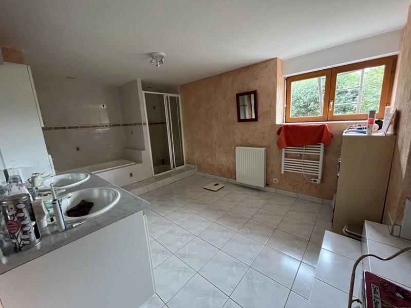 Maison - 185 m² - 9 pièces