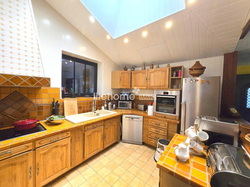 Maison - 240 m² - 7 pièces