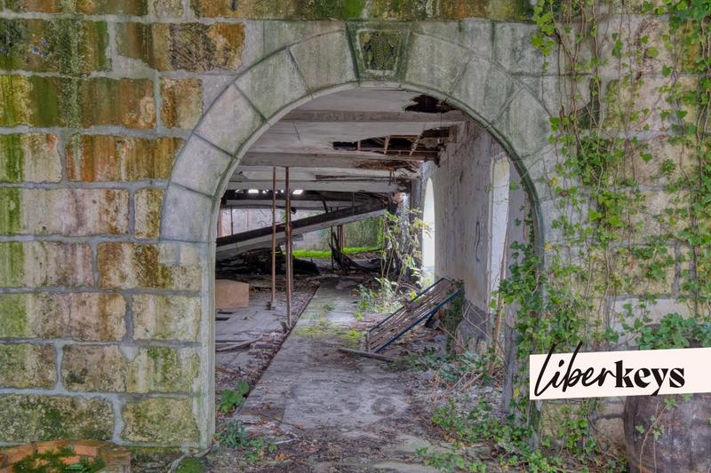 Maison - 900 m² - 1 pièce