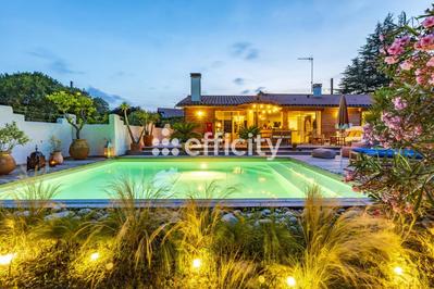 Pavillon - 200 m² - 6 pièces