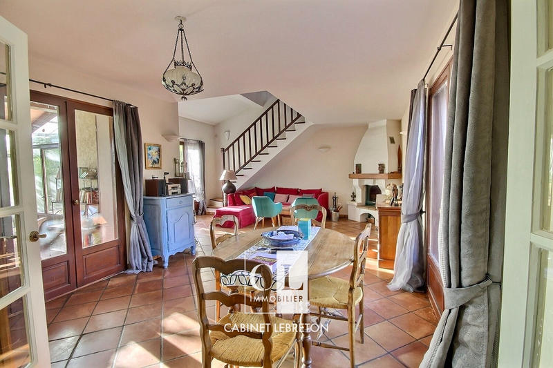 Villa - 419 m² - 6 pièces