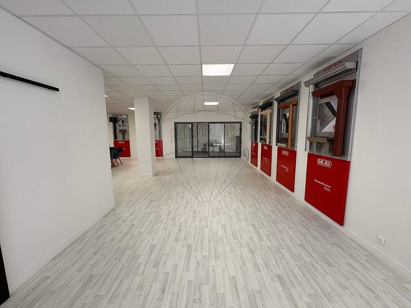 Local commercial - 396 m² - 3 pièces