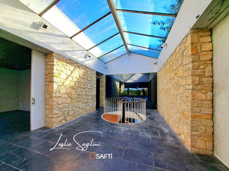 Maison - 3 087 m² - 14 pièces