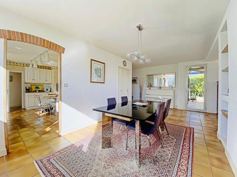 Maison - 230 m² - 8 pièces