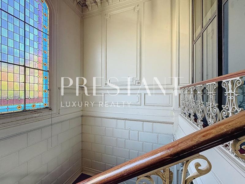 Appartement - 231 m² - 6 pièces