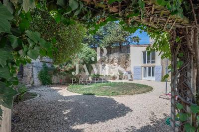 Maison - 255 m² - 7 pièces