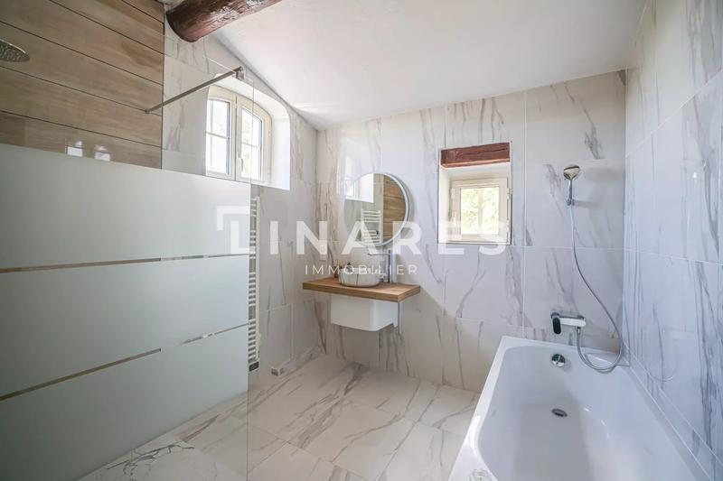 Villa - 300 m² - 9 pièces