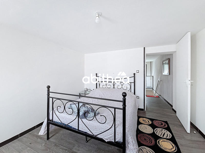 Maison - 220 m² - 7 pièces