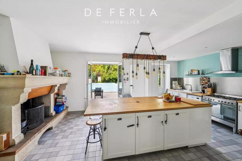 Appartement - 683 m² - 19 pièces