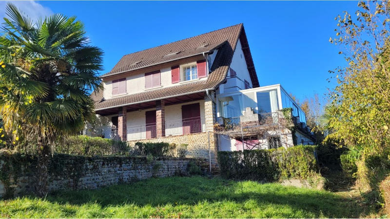 Maison - 220 m² - 7 pièces