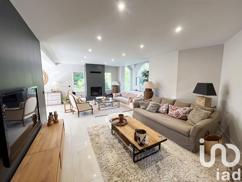 Maison - 240 m² - 10 pièces