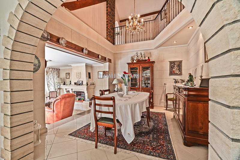 Maison - 193 m² - 10 pièces