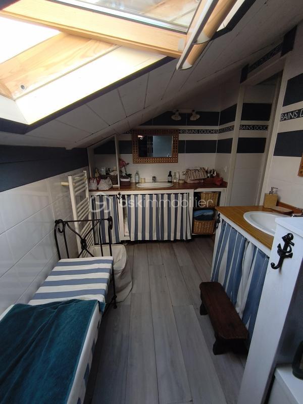 Maison - 185 m² - 8 pièces