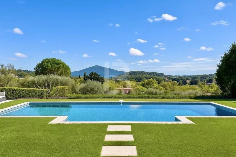 Propriété - 315 m² - 8 pièces