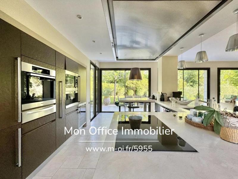 Maison - 260 m² - 6 pièces