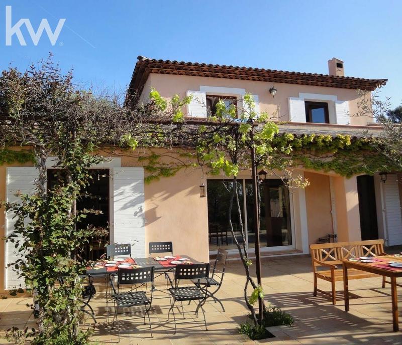 Maison provençale - 256 m² - 9 pièces