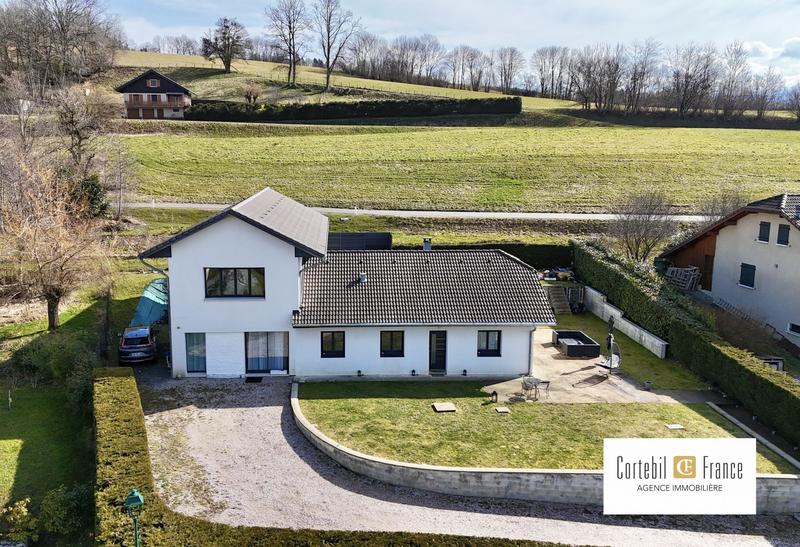 Villa - 277 m² - 9 pièces