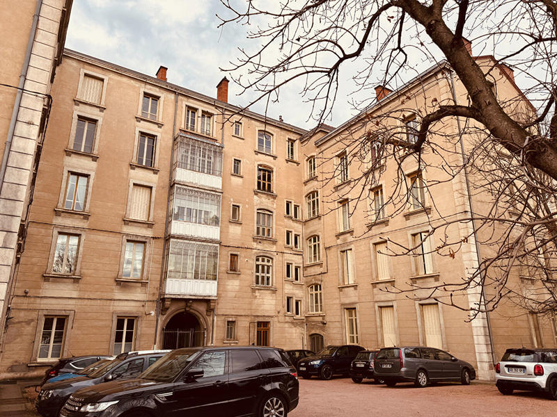 Appartement - 218 m² - 5 pièces