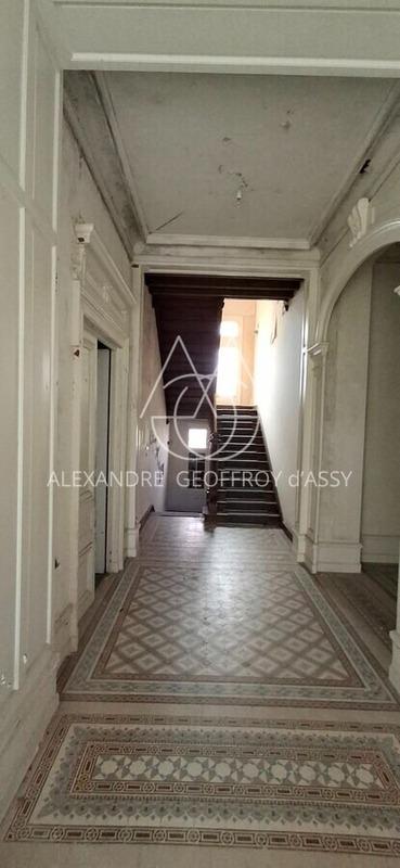 Château - 1 800 m² - 70 pièces