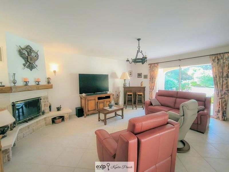 Maison - 238 m² - 8 pièces