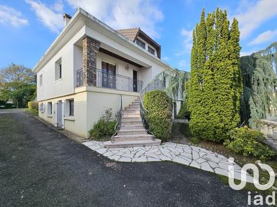 Maison - 220 m² - 14 pièces
