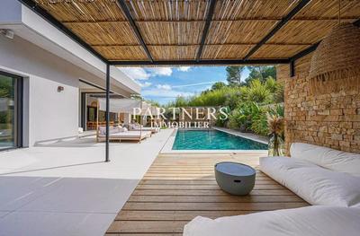 Maison - 350 m² - 6 pièces