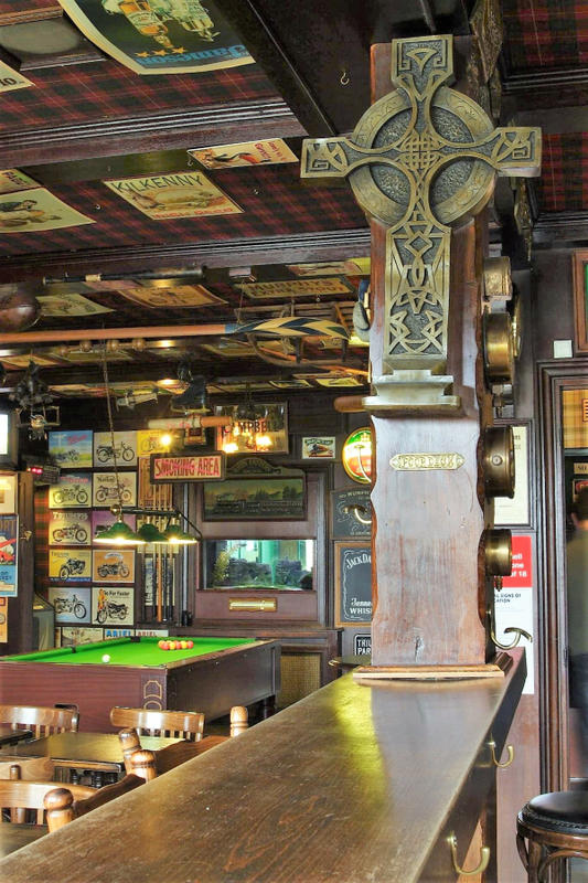 Local commercial - 200 m² - 8 pièces