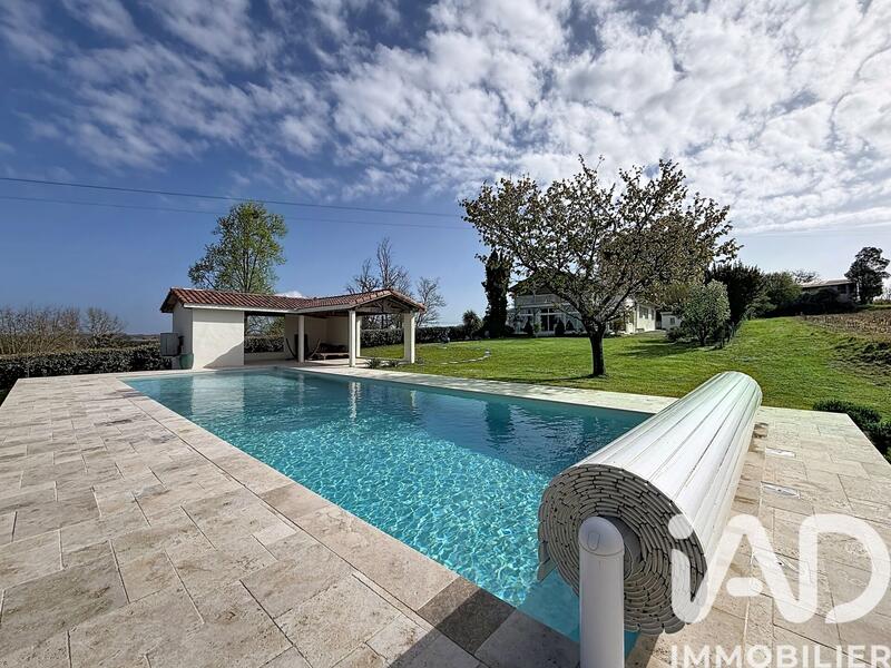 Maison - 389 m² - 7 pièces