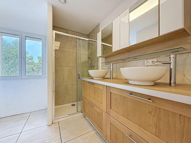 Maison - 261 m² - 11 pièces