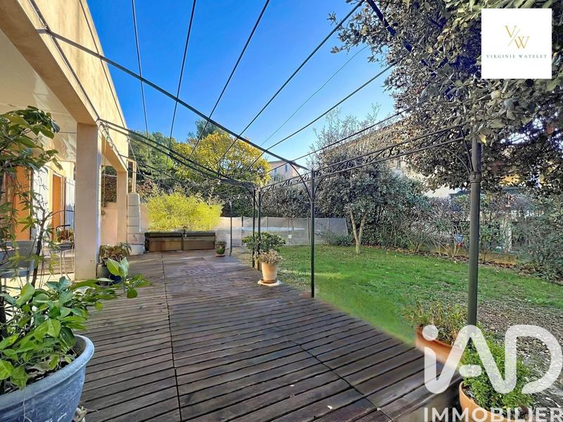 Maison - 220 m² - 12 pièces