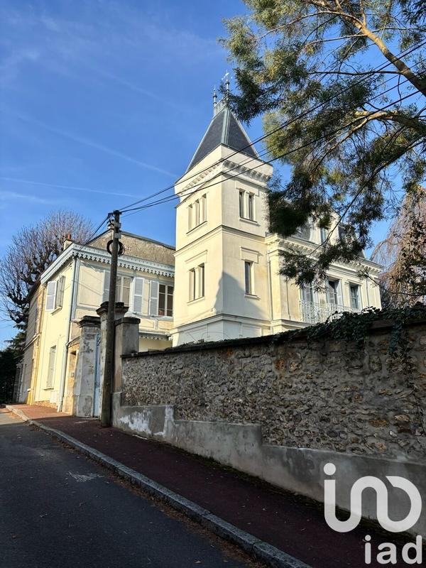 Maison - 238 m² - 9 pièces