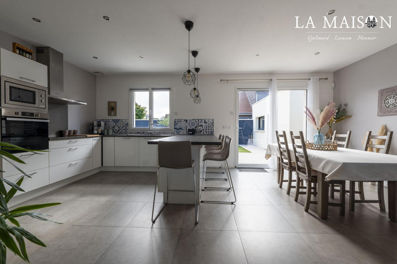 Maison traditionnelle - 160 m² - 7 pièces