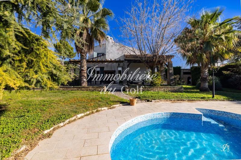 Maison - 215 m² - 5 pièces