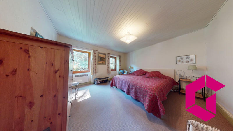 Maison - 270 m² - 8 pièces