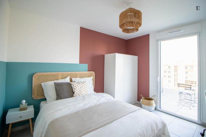 Chambre - 12 m² - 5 pièces